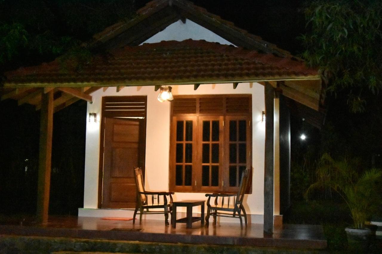 Silent Cabana And Restaurant Marakolliya, Tangalle Exterior photo