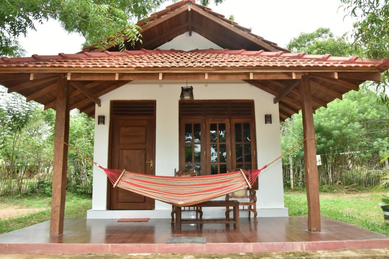 Silent Cabana And Restaurant Marakolliya, Tangalle Exterior photo