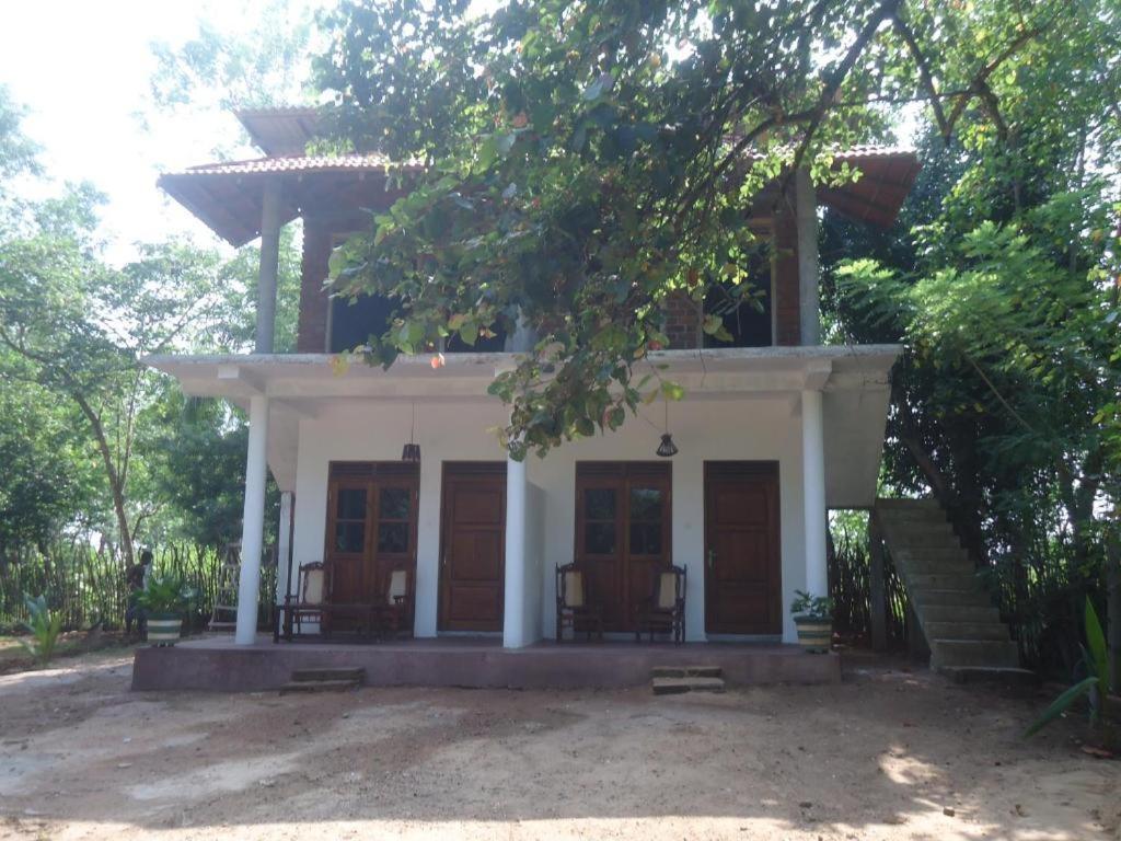 Silent Cabana And Restaurant Marakolliya, Tangalle Exterior photo